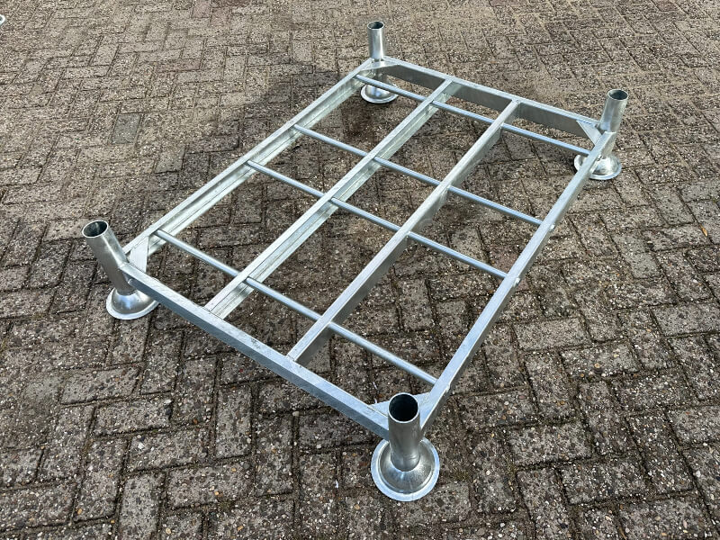 Metalen stapelrek